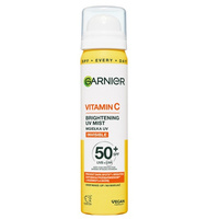 Garnier Vitamin C rozświetlająca mgiełka ​​UV na makijaż z SPF50+ i witaminą C 75ml