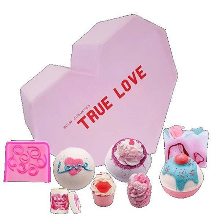 True Love Gift Box zestaw kosmetyków Kula Musująca 3szt + Mydełko Glicerynowe 2szt + Maślana Babeczka 2szt + Balsam do ust 1szt
